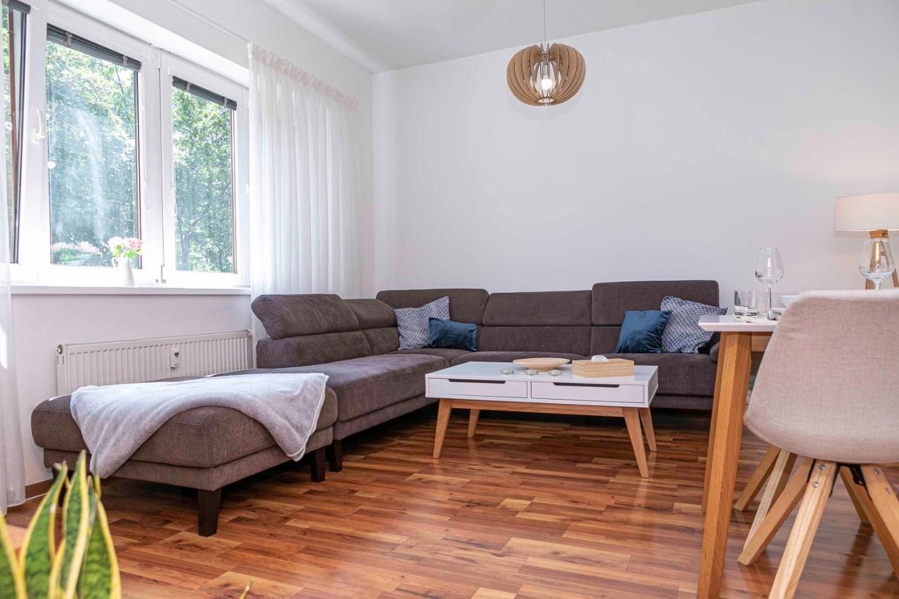 Castle View Apartment With Free Parking Bratislava Esterno foto