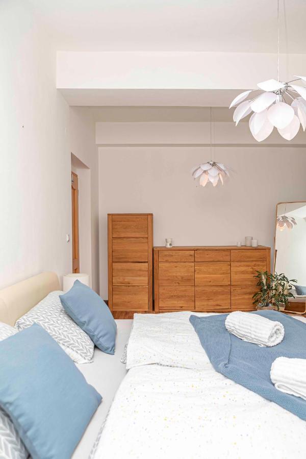 Castle View Apartment With Free Parking Bratislava Esterno foto