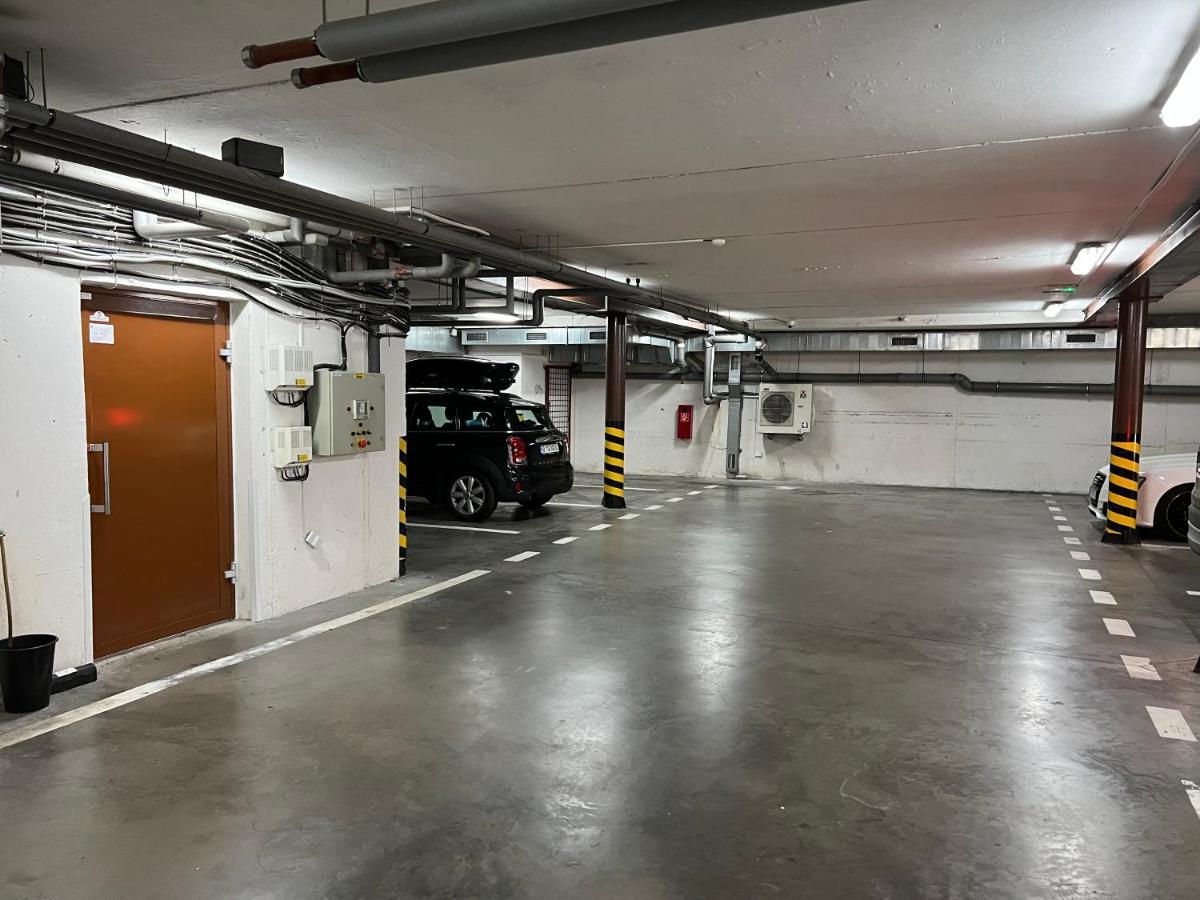 Castle View Apartment With Free Parking Bratislava Esterno foto