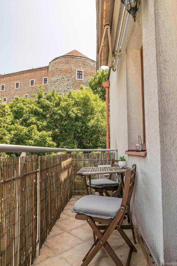 Castle View Apartment With Free Parking Bratislava Esterno foto